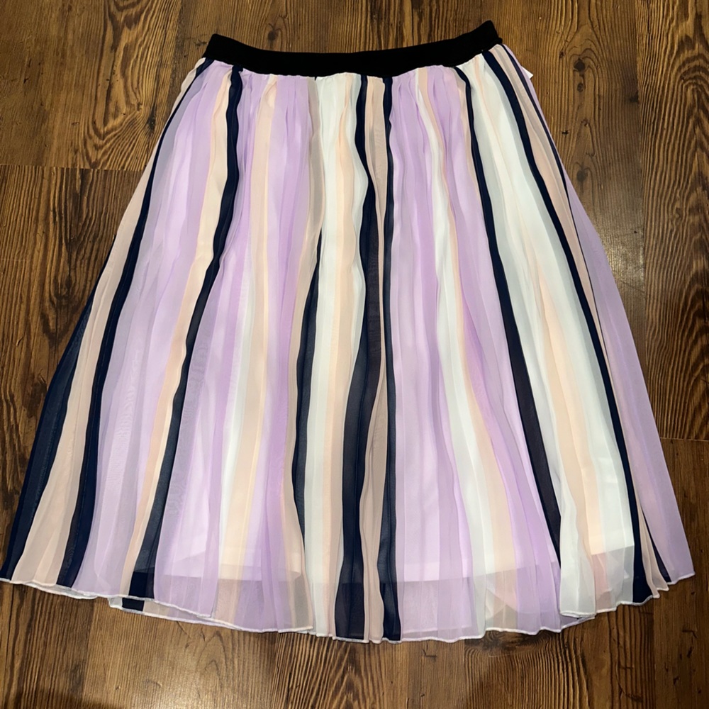 Elle women’s pleated skirt